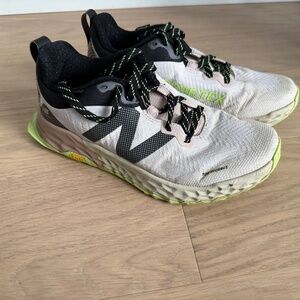 New Balance Gore-Tex Women’s Sneaker - Size 8